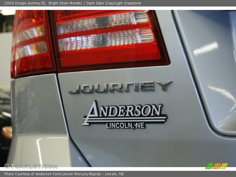 Bright Silver Metallic / Dark Slate Gray/Light Graystone 2009 Dodge Journey SE