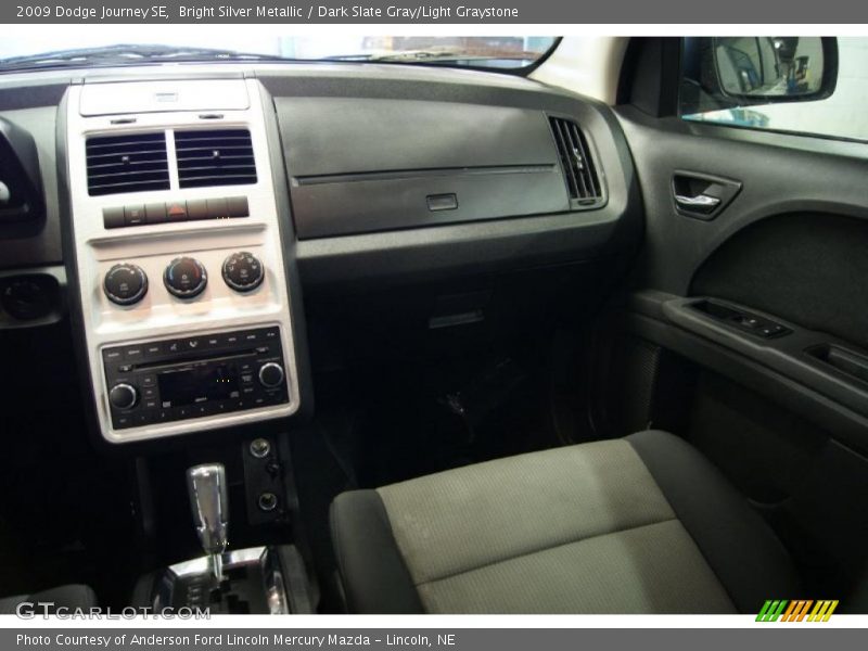 Bright Silver Metallic / Dark Slate Gray/Light Graystone 2009 Dodge Journey SE