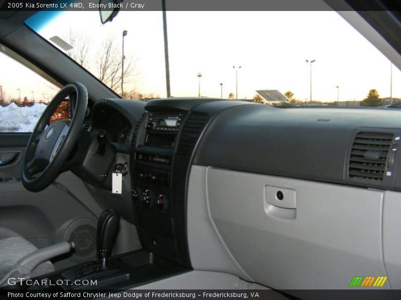 Ebony Black / Gray 2005 Kia Sorento LX 4WD