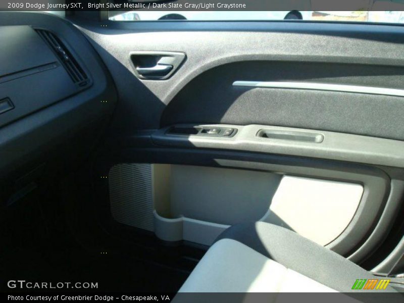Bright Silver Metallic / Dark Slate Gray/Light Graystone 2009 Dodge Journey SXT