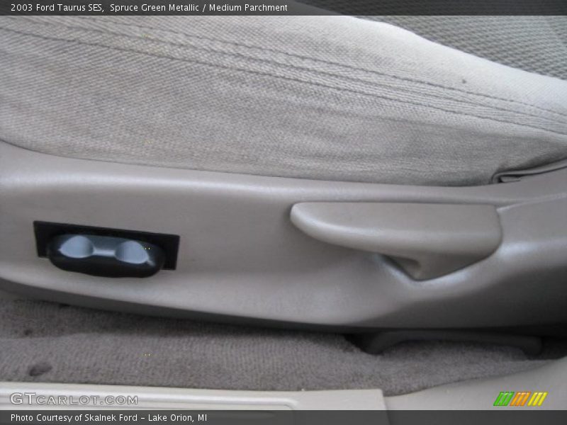 Spruce Green Metallic / Medium Parchment 2003 Ford Taurus SES