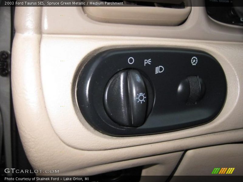 Spruce Green Metallic / Medium Parchment 2003 Ford Taurus SES