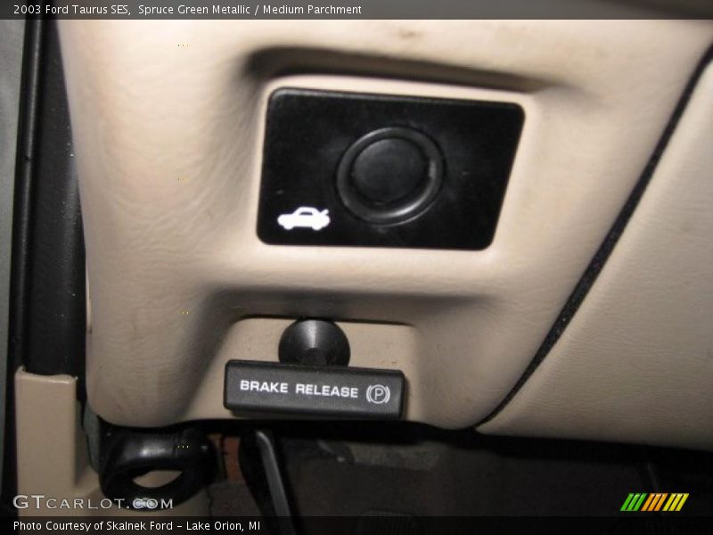 Spruce Green Metallic / Medium Parchment 2003 Ford Taurus SES