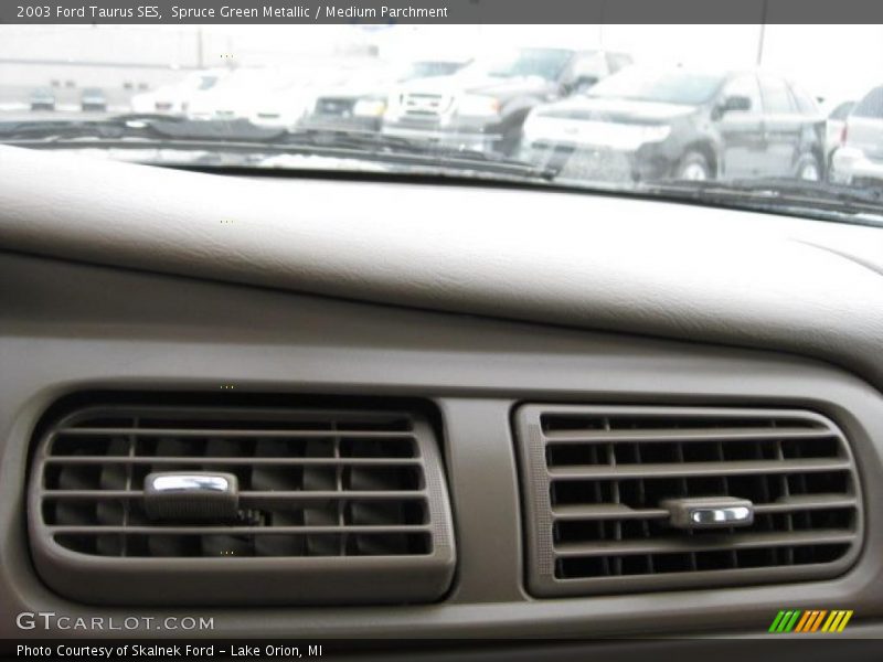 Spruce Green Metallic / Medium Parchment 2003 Ford Taurus SES