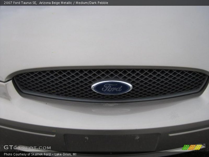 Arizona Beige Metallic / Medium/Dark Pebble 2007 Ford Taurus SE