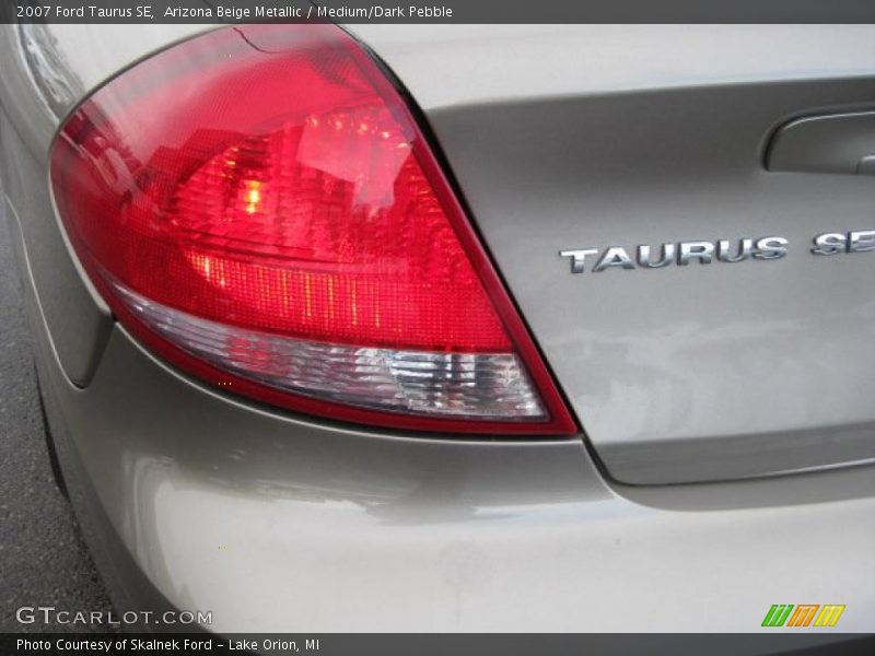Arizona Beige Metallic / Medium/Dark Pebble 2007 Ford Taurus SE