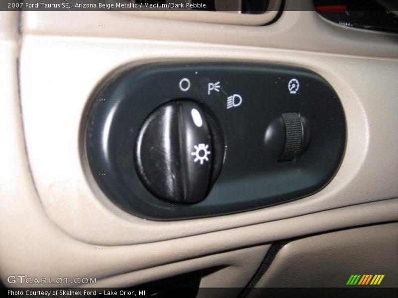 Arizona Beige Metallic / Medium/Dark Pebble 2007 Ford Taurus SE