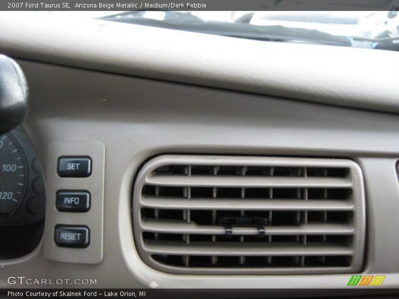 Arizona Beige Metallic / Medium/Dark Pebble 2007 Ford Taurus SE