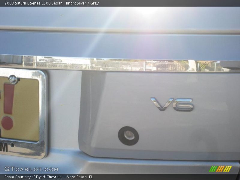Bright Silver / Gray 2003 Saturn L Series L300 Sedan