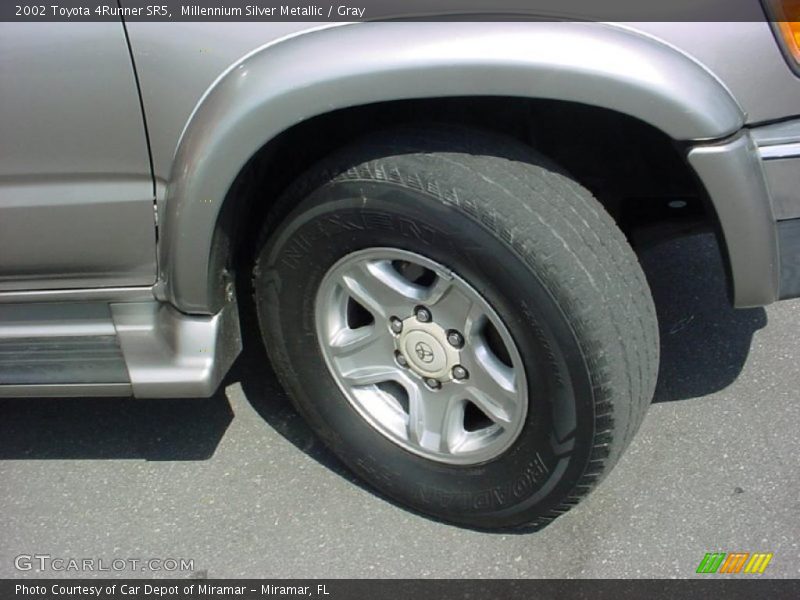 Millennium Silver Metallic / Gray 2002 Toyota 4Runner SR5