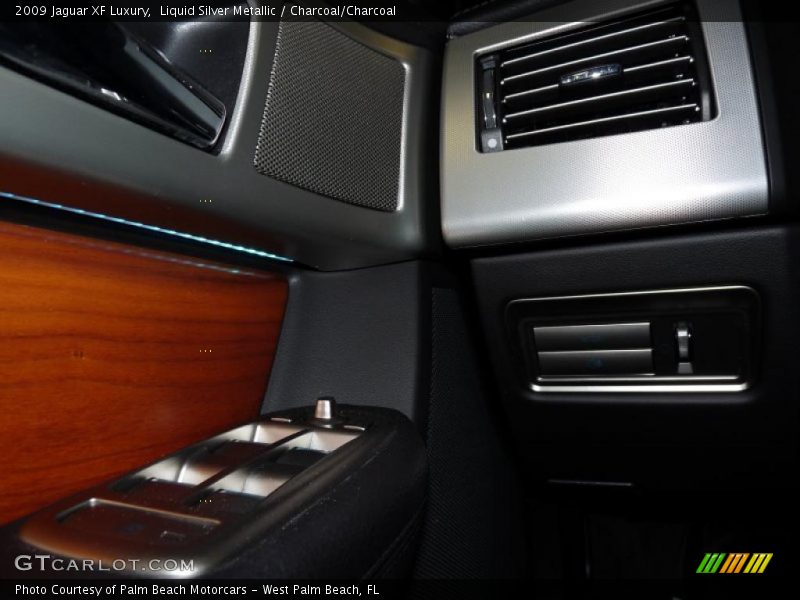 Liquid Silver Metallic / Charcoal/Charcoal 2009 Jaguar XF Luxury