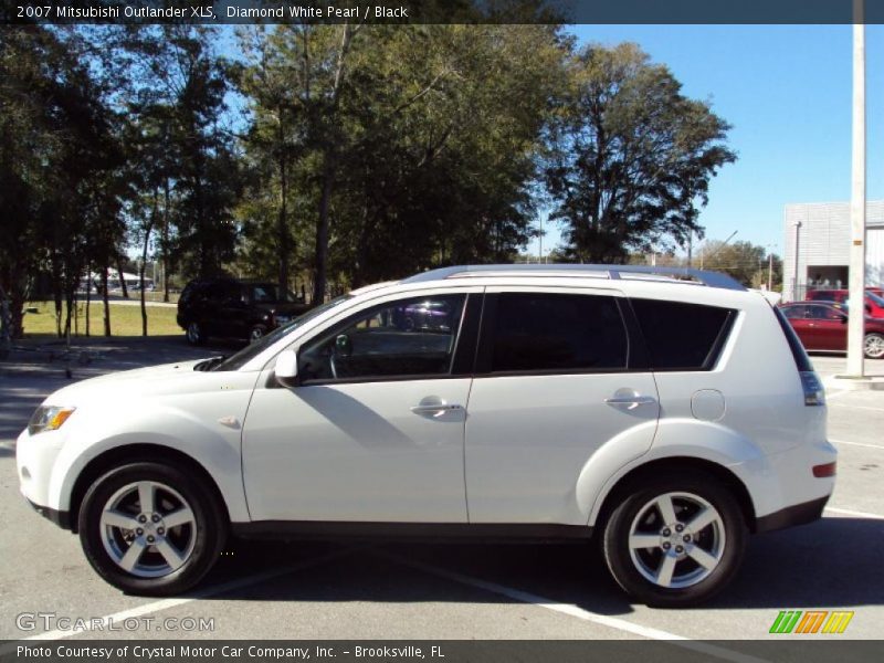 Diamond White Pearl / Black 2007 Mitsubishi Outlander XLS