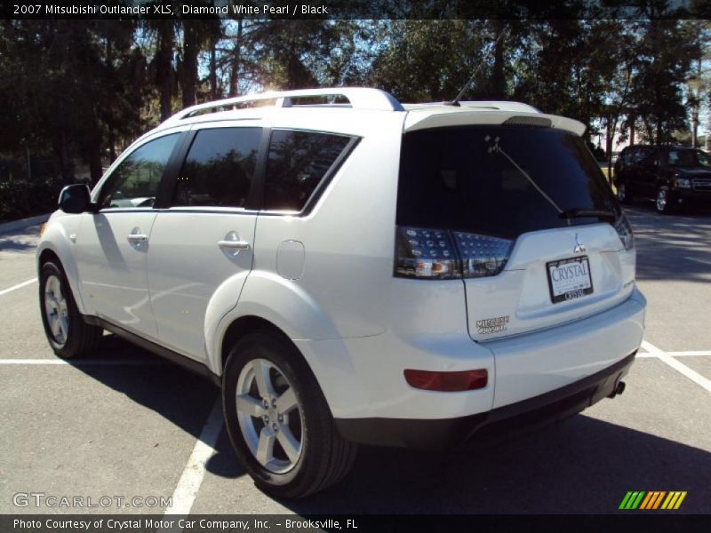 Diamond White Pearl / Black 2007 Mitsubishi Outlander XLS