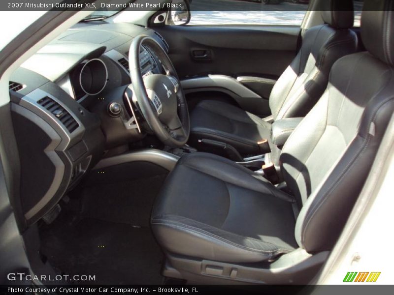 Diamond White Pearl / Black 2007 Mitsubishi Outlander XLS