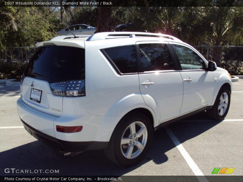 Diamond White Pearl / Black 2007 Mitsubishi Outlander XLS