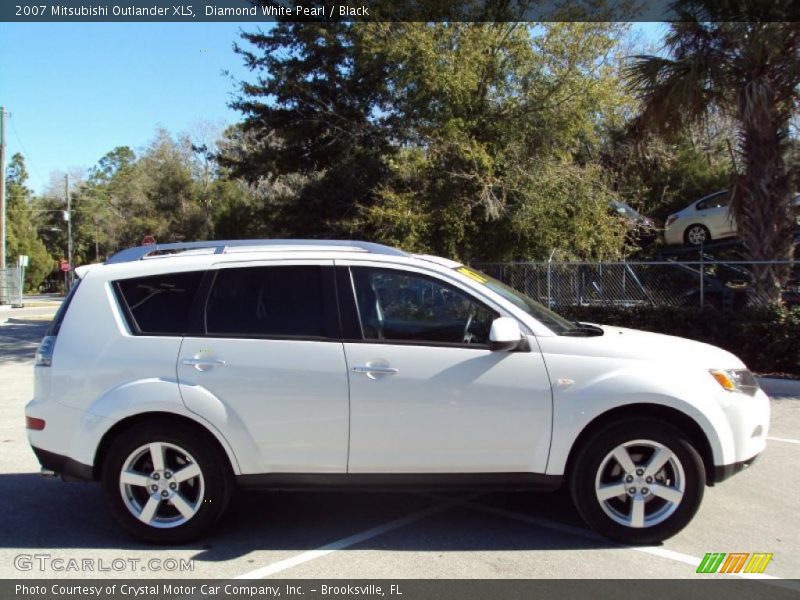 Diamond White Pearl / Black 2007 Mitsubishi Outlander XLS