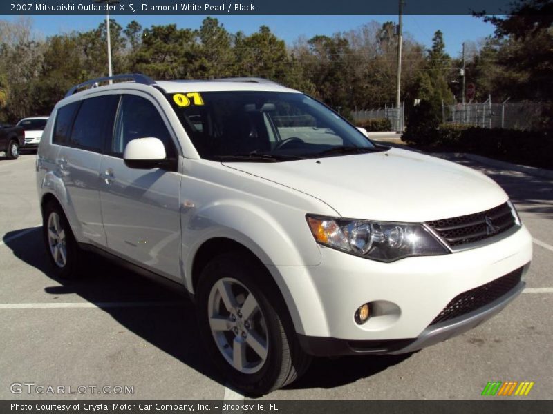 Diamond White Pearl / Black 2007 Mitsubishi Outlander XLS