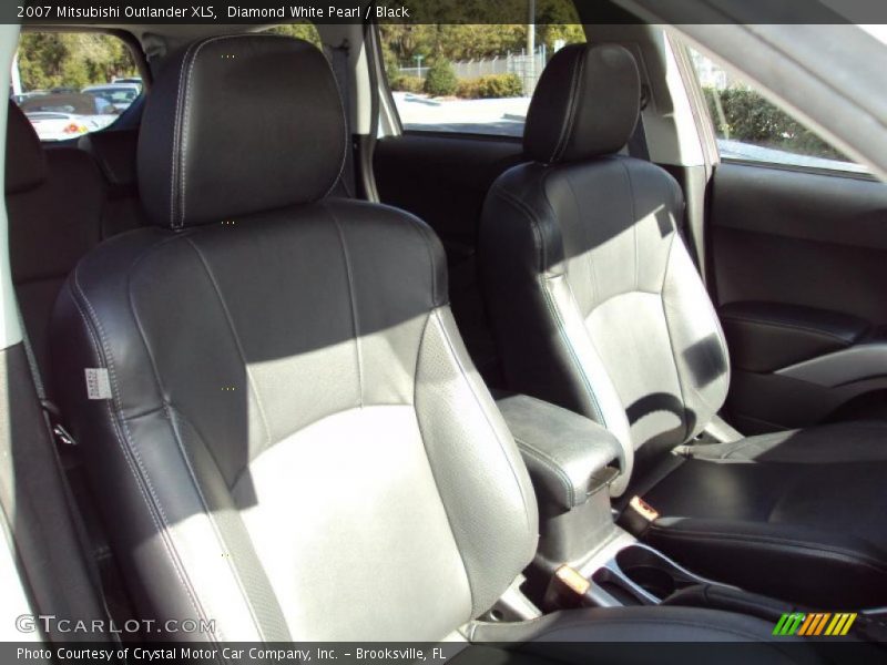Diamond White Pearl / Black 2007 Mitsubishi Outlander XLS