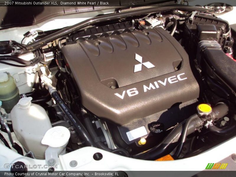 Diamond White Pearl / Black 2007 Mitsubishi Outlander XLS