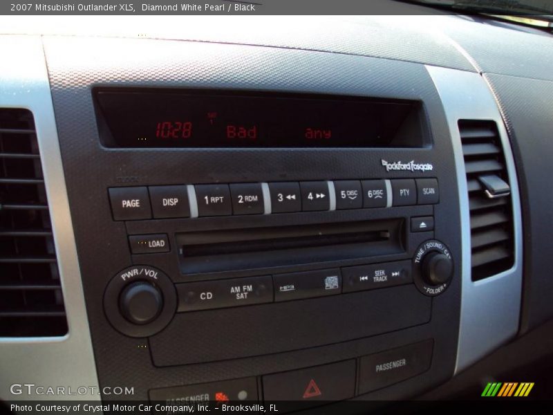 Diamond White Pearl / Black 2007 Mitsubishi Outlander XLS