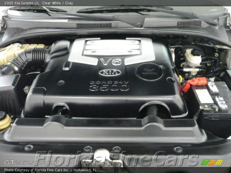 Clear White / Gray 2005 Kia Sorento LX