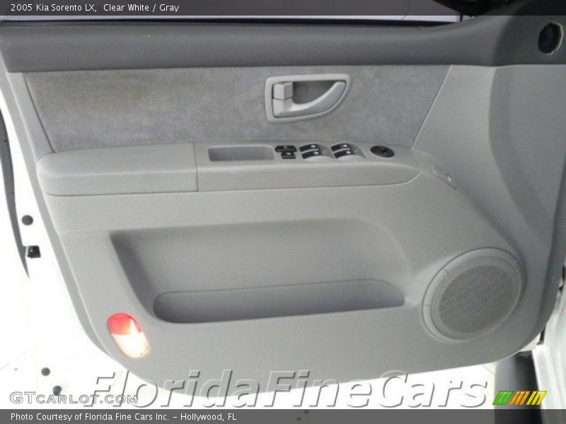 Clear White / Gray 2005 Kia Sorento LX