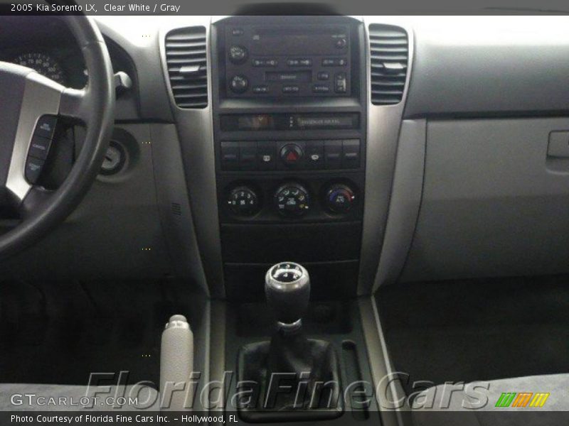 Clear White / Gray 2005 Kia Sorento LX