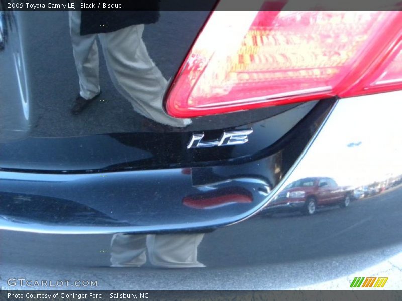 Black / Bisque 2009 Toyota Camry LE