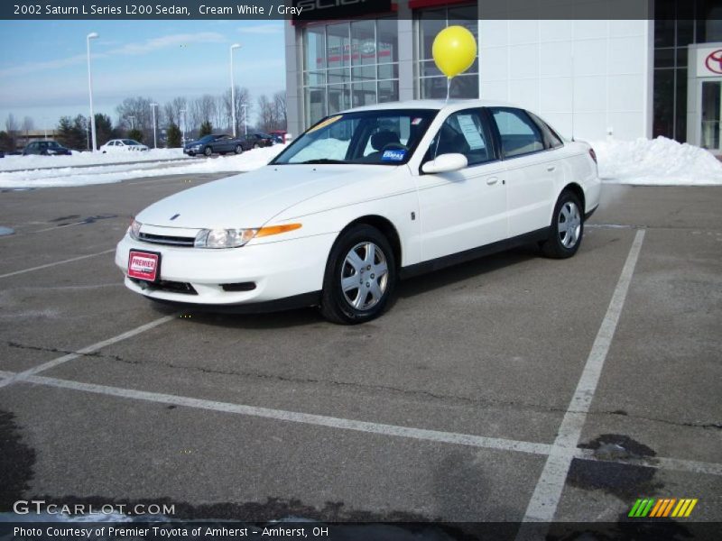 Cream White / Gray 2002 Saturn L Series L200 Sedan