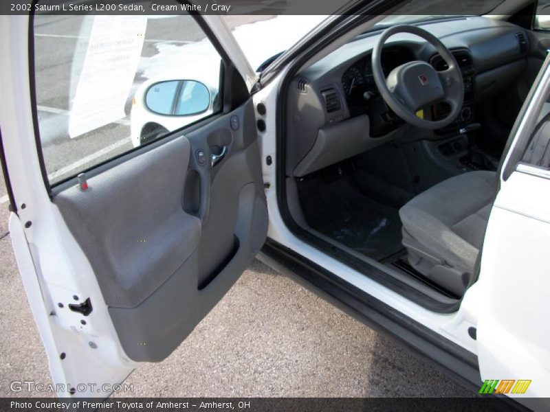 Cream White / Gray 2002 Saturn L Series L200 Sedan