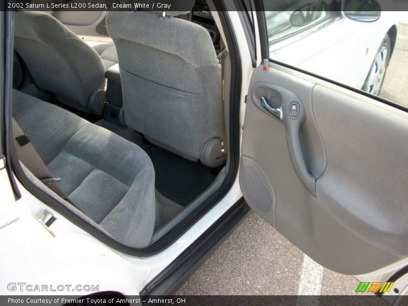 Cream White / Gray 2002 Saturn L Series L200 Sedan