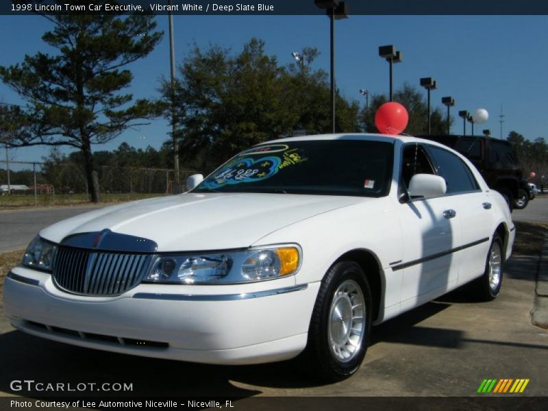 Vibrant White / Deep Slate Blue 1998 Lincoln Town Car Executive