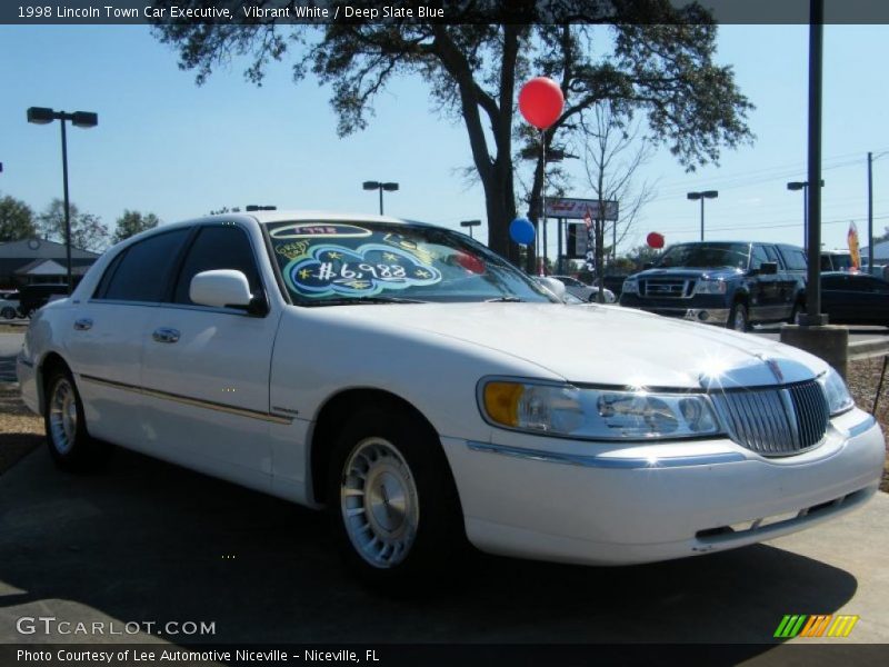 Vibrant White / Deep Slate Blue 1998 Lincoln Town Car Executive