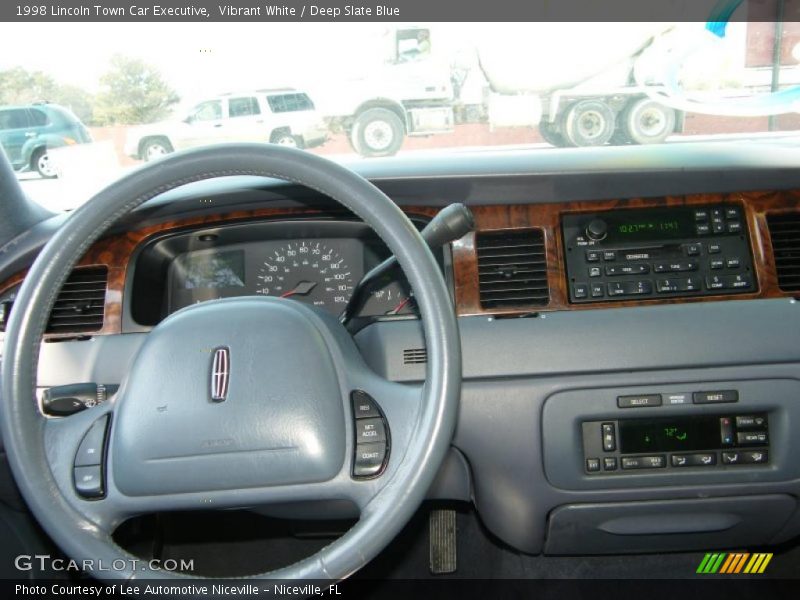 Vibrant White / Deep Slate Blue 1998 Lincoln Town Car Executive