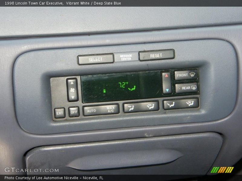 Vibrant White / Deep Slate Blue 1998 Lincoln Town Car Executive