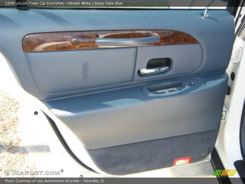 Vibrant White / Deep Slate Blue 1998 Lincoln Town Car Executive