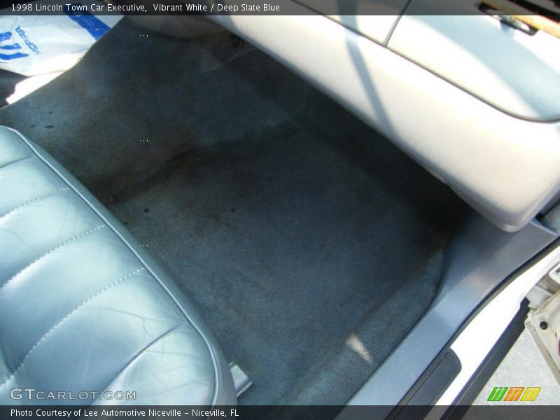 Vibrant White / Deep Slate Blue 1998 Lincoln Town Car Executive
