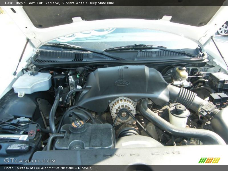 Vibrant White / Deep Slate Blue 1998 Lincoln Town Car Executive