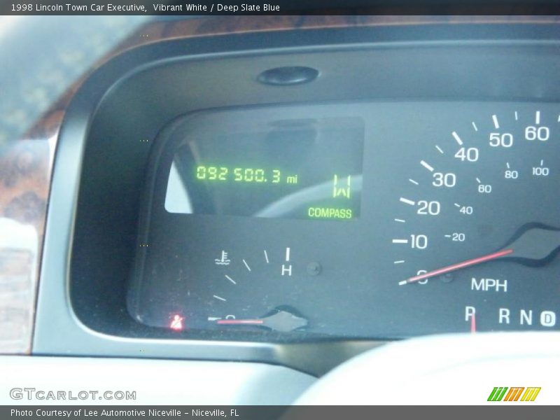 Vibrant White / Deep Slate Blue 1998 Lincoln Town Car Executive