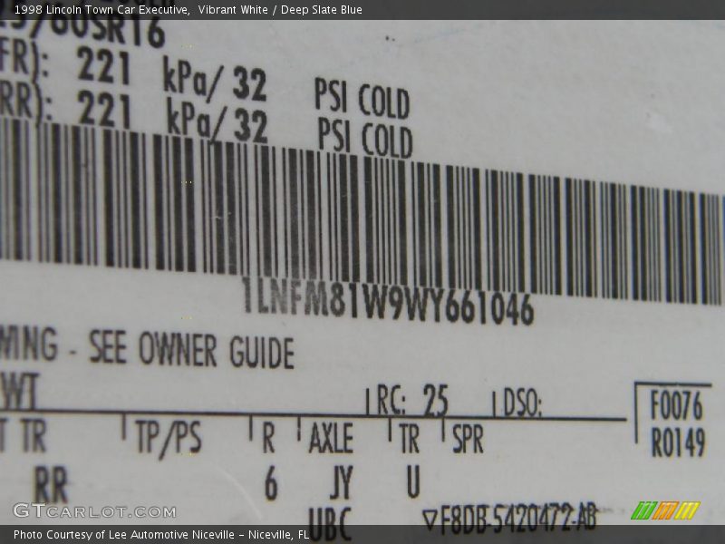 Vibrant White / Deep Slate Blue 1998 Lincoln Town Car Executive