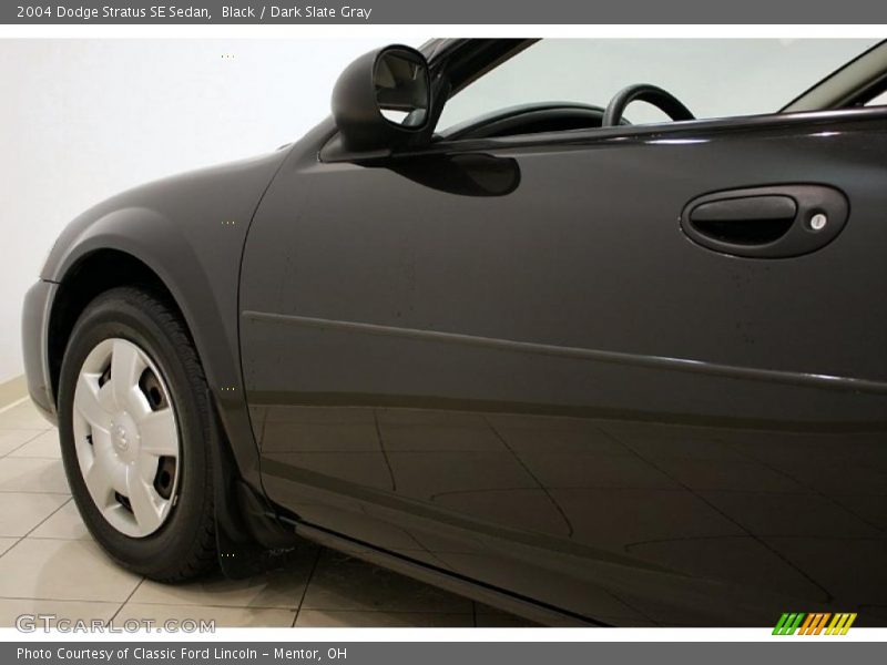 Black / Dark Slate Gray 2004 Dodge Stratus SE Sedan