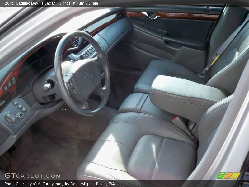 Light Platinum / Shale 2005 Cadillac DeVille Sedan
