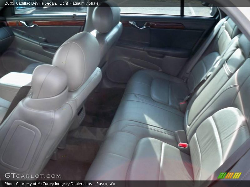 Light Platinum / Shale 2005 Cadillac DeVille Sedan