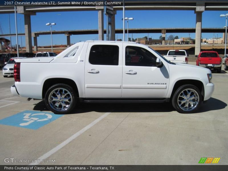 Summit White / Ebony/Light Cashmere 2007 Chevrolet Avalanche LTZ