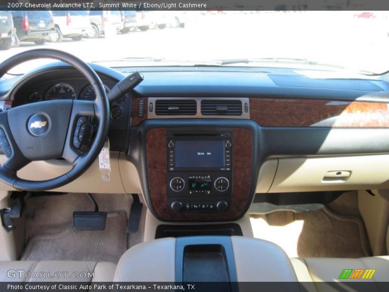 Summit White / Ebony/Light Cashmere 2007 Chevrolet Avalanche LTZ