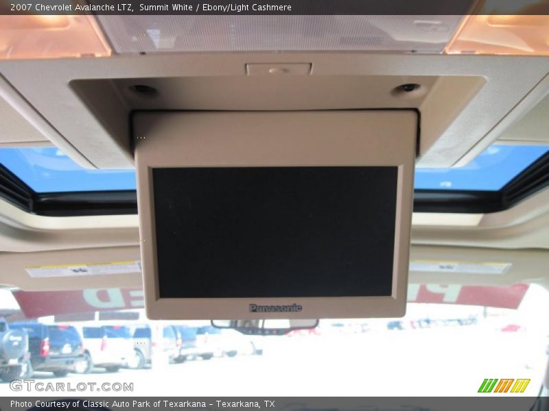 Summit White / Ebony/Light Cashmere 2007 Chevrolet Avalanche LTZ