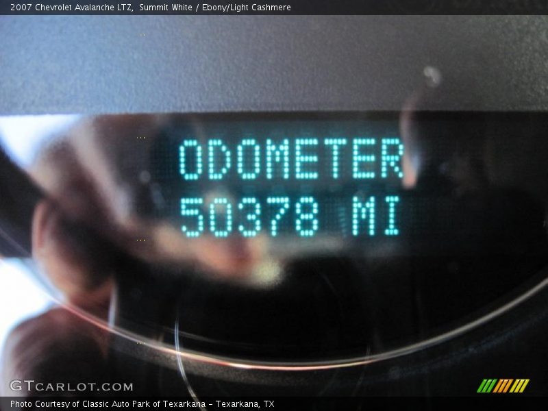 Summit White / Ebony/Light Cashmere 2007 Chevrolet Avalanche LTZ