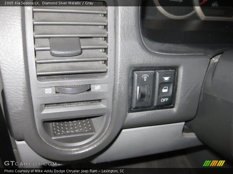 Diamond Silver Metallic / Gray 2005 Kia Sedona LX
