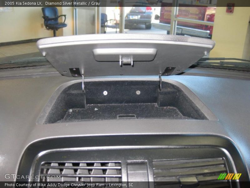 Diamond Silver Metallic / Gray 2005 Kia Sedona LX
