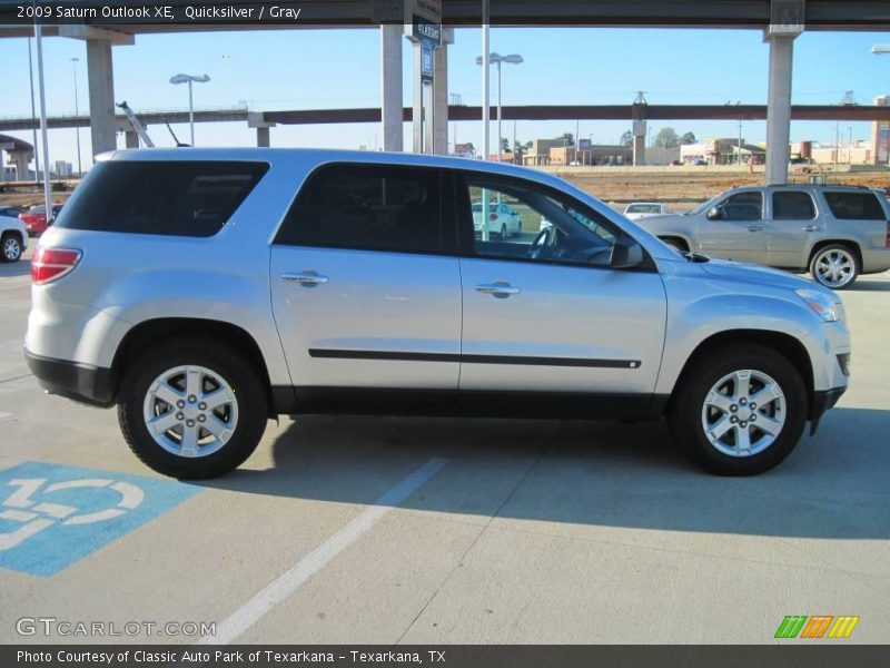 Quicksilver / Gray 2009 Saturn Outlook XE